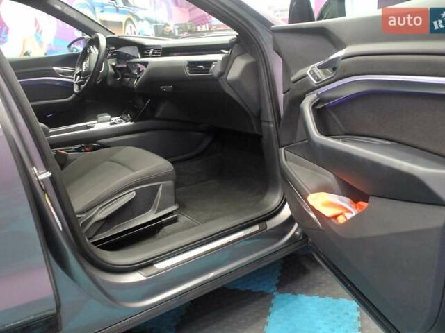 Серый Ауди E-Tron, объемом двигателя 0 л и пробегом 60 тыс. км за 29990 $, фото 23 на Automoto.ua