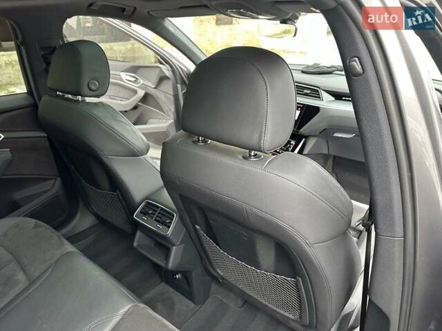 Ауди E-Tron 2021 в Тернополе на Automoto.ua Серый Ауди E-Tron, объемом двигателя 0 л и пробегом 85 тыс. км за 27999 $, фото 46 на Automoto.ua