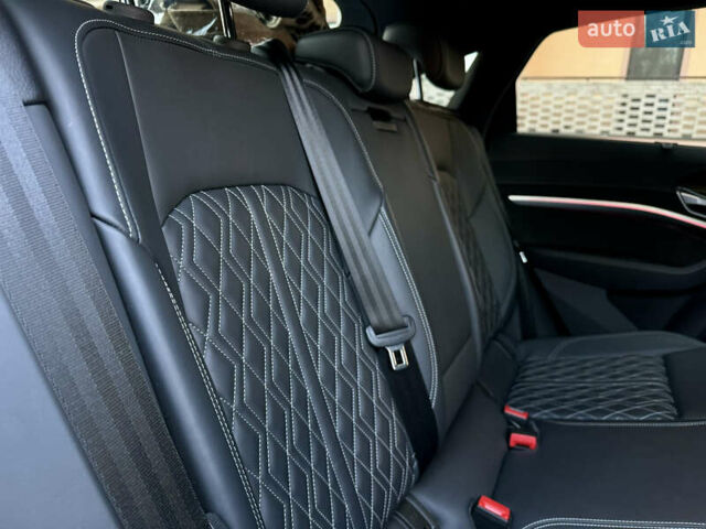 Сірий Ауді E-Tron, об'ємом двигуна 0 л та пробігом 47 тис. км за 45000 $, фото 31 на Automoto.ua