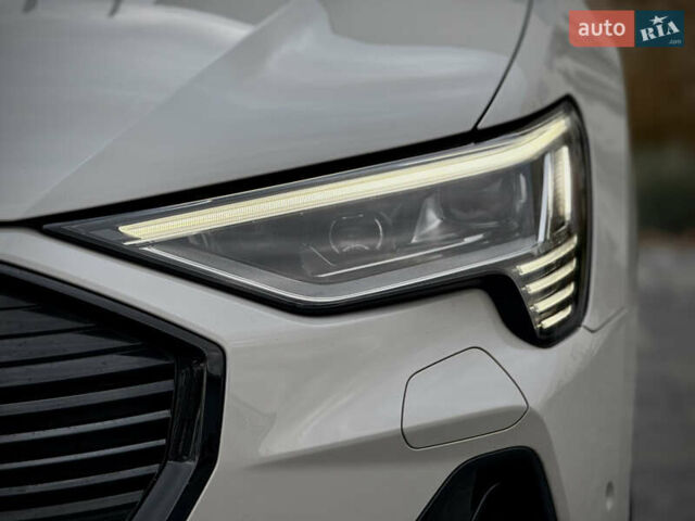 Серый Ауди E-Tron, объемом двигателя 0 л и пробегом 36 тыс. км за 45445 $, фото 31 на Automoto.ua