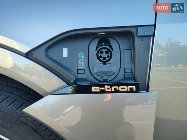 Серый Ауди E-Tron, объемом двигателя 0 л и пробегом 81 тыс. км за 34800 $, фото 51 на Automoto.ua