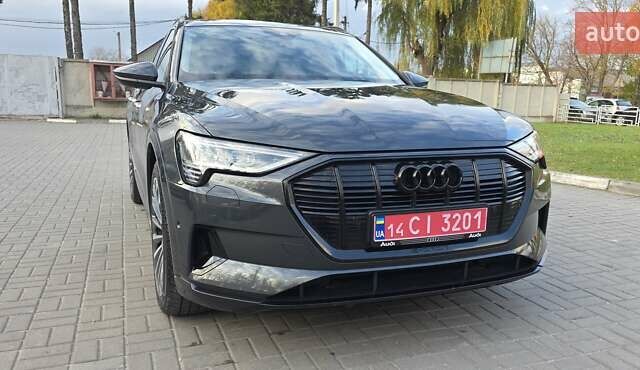 Сірий Ауді E-Tron, об'ємом двигуна 0 л та пробігом 110 тис. км за 29999 $, фото 6 на Automoto.ua