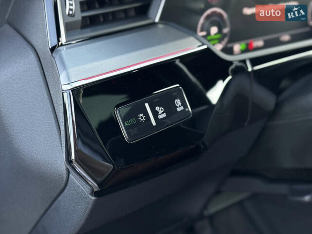 Серый Ауди E-Tron, объемом двигателя 0 л и пробегом 70 тыс. км за 42850 $, фото 40 на Automoto.ua