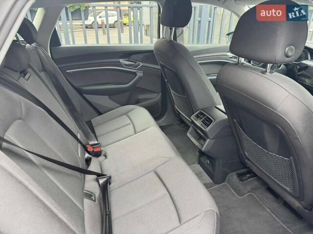 Серый Ауди E-Tron, объемом двигателя 0 л и пробегом 153 тыс. км за 28500 $, фото 9 на Automoto.ua