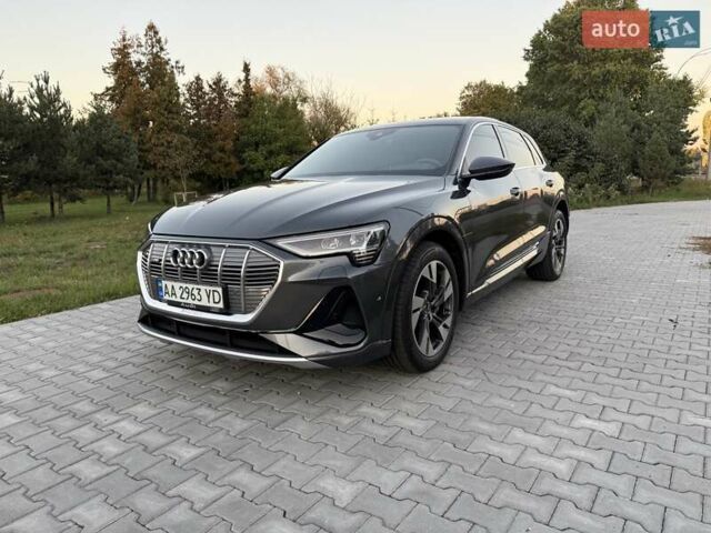 Серый Ауди E-Tron, объемом двигателя 0 л и пробегом 44 тыс. км за 33900 $, фото 43 на Automoto.ua