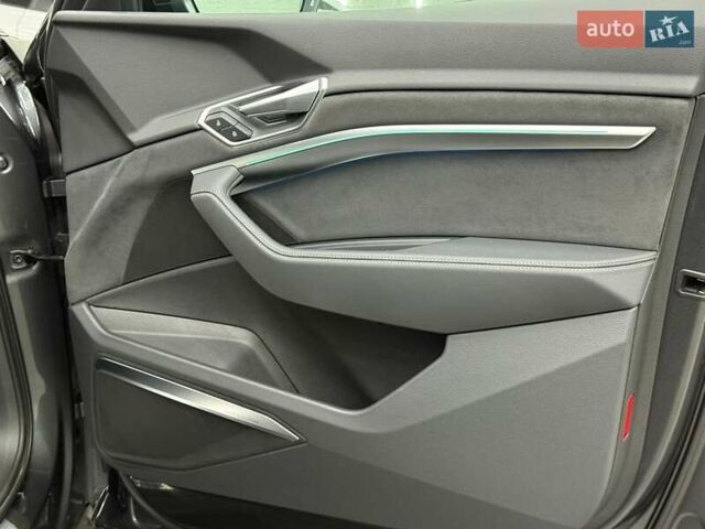 Сірий Ауді E-Tron, об'ємом двигуна 0 л та пробігом 86 тис. км за 37423 $, фото 37 на Automoto.ua