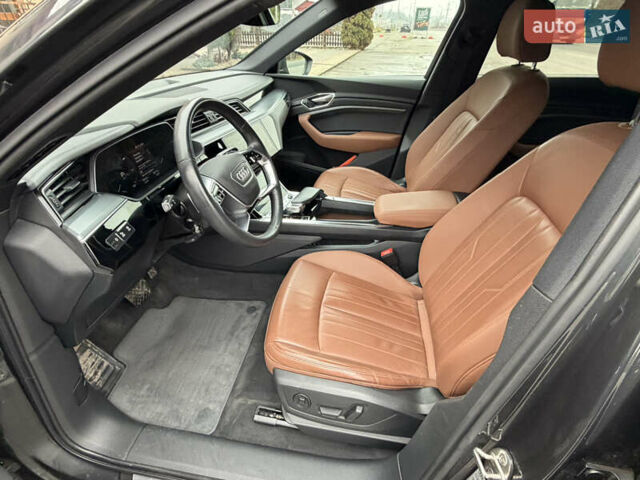 Серый Ауди E-Tron, объемом двигателя 0 л и пробегом 126 тыс. км за 29999 $, фото 23 на Automoto.ua