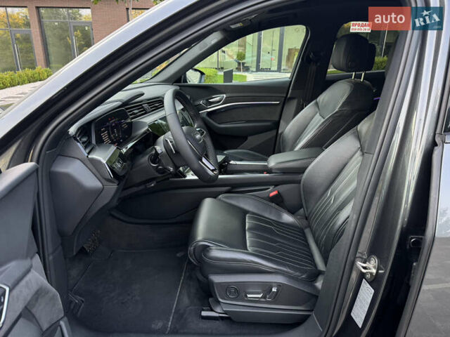 Серый Ауди E-Tron, объемом двигателя 0 л и пробегом 119 тыс. км за 41500 $, фото 28 на Automoto.ua