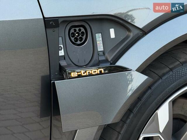 Серый Ауди E-Tron, объемом двигателя 0 л и пробегом 56 тыс. км за 46999 $, фото 23 на Automoto.ua