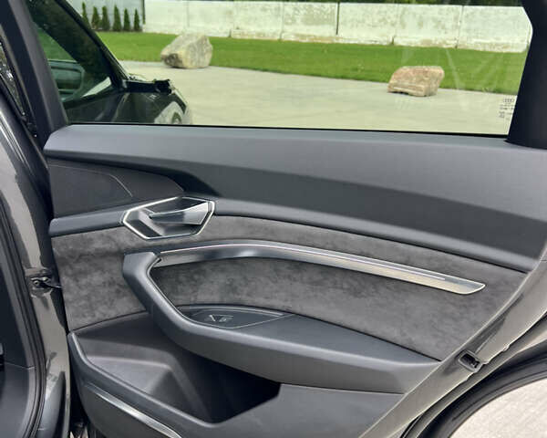 Ауді E-Tron 2021 у Луцьку на Automoto.ua Сірий Ауді E-Tron, об'ємом двигуна 0 л та пробігом 125 тис. км за 34999 $, фото 86 на Automoto.ua