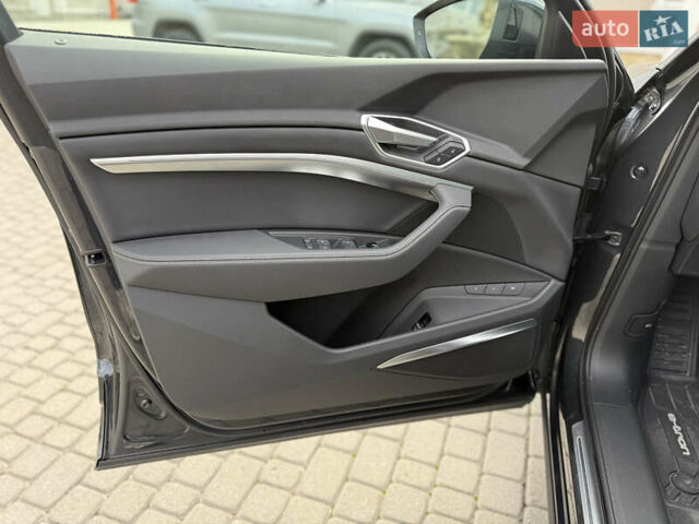 Серый Ауди E-Tron, объемом двигателя 0 л и пробегом 40 тыс. км за 34999 $, фото 12 на Automoto.ua