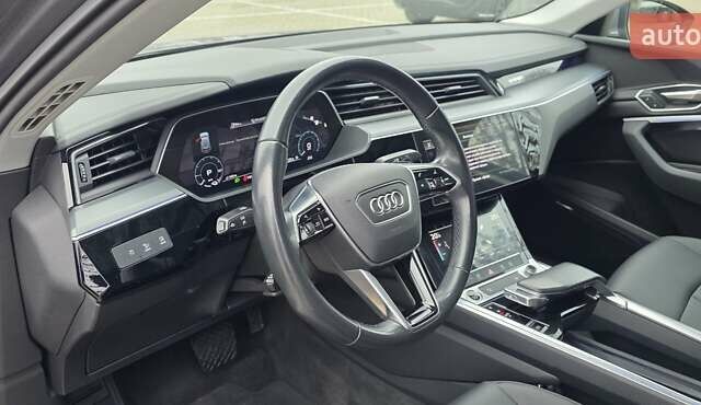 Сірий Ауді E-Tron, об'ємом двигуна 0 л та пробігом 140 тис. км за 28800 $, фото 77 на Automoto.ua
