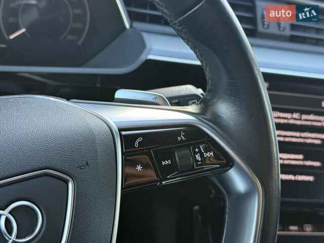 Серый Ауди E-Tron, объемом двигателя 0 л и пробегом 125 тыс. км за 26900 $, фото 47 на Automoto.ua