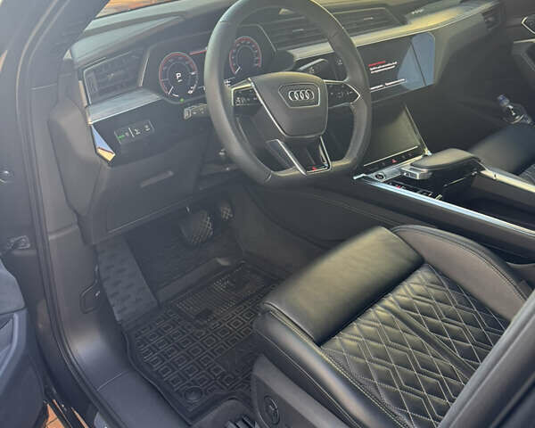 Серый Ауди E-Tron, объемом двигателя 0 л и пробегом 29 тыс. км за 45500 $, фото 23 на Automoto.ua