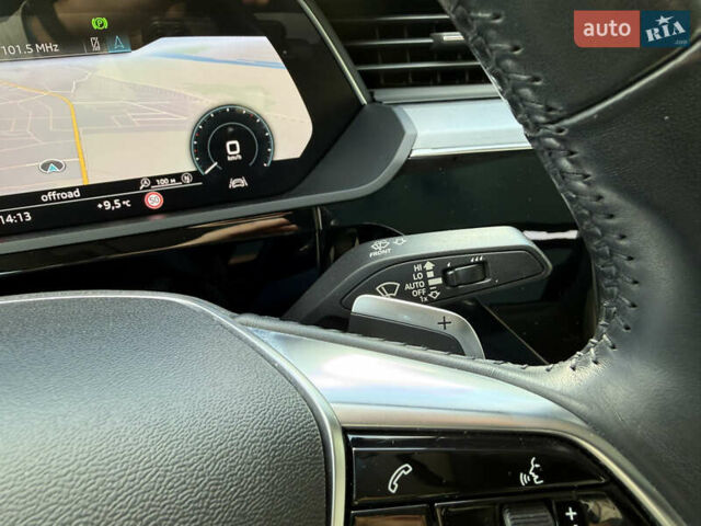 Серый Ауди E-Tron, объемом двигателя 0 л и пробегом 130 тыс. км за 37000 $, фото 66 на Automoto.ua