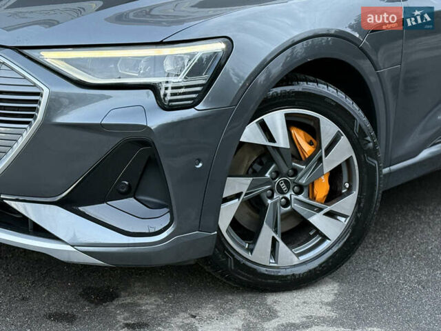 Серый Ауди E-Tron, объемом двигателя 0 л и пробегом 28 тыс. км за 34900 $, фото 8 на Automoto.ua