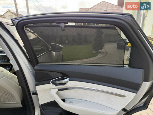 Серый Ауди E-Tron, объемом двигателя 0 л и пробегом 130 тыс. км за 37000 $, фото 99 на Automoto.ua