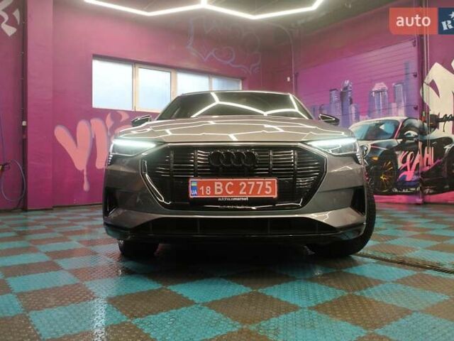 Серый Ауди E-Tron, объемом двигателя 0 л и пробегом 60 тыс. км за 29990 $, фото 5 на Automoto.ua