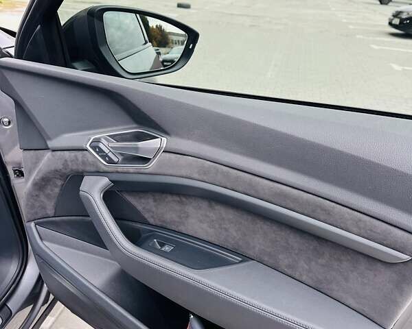 Ауди E-Tron 2021 в Тернополе на Automoto.ua Серый Ауди E-Tron, объемом двигателя 0 л и пробегом 85 тыс. км за 27999 $, фото 49 на Automoto.ua
