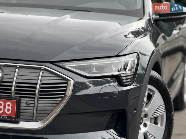 Серый Ауди E-Tron, объемом двигателя 0 л и пробегом 123 тыс. км за 26999 $, фото 11 на Automoto.ua
