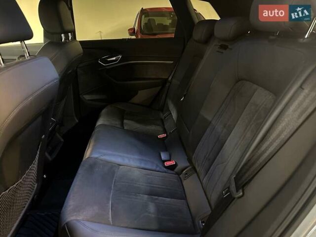 Сірий Ауді E-Tron, об'ємом двигуна 0 л та пробігом 152 тис. км за 24700 $, фото 12 на Automoto.ua