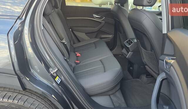 Сірий Ауді E-Tron, об'ємом двигуна 0 л та пробігом 110 тис. км за 29999 $, фото 61 на Automoto.ua