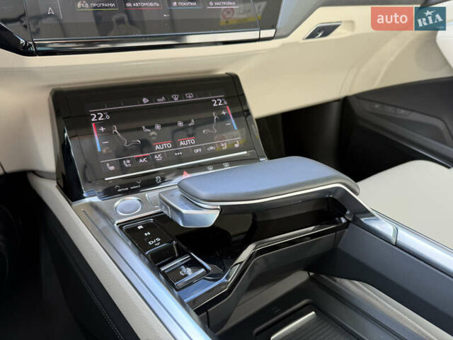Серый Ауди E-Tron, объемом двигателя 0 л и пробегом 130 тыс. км за 37000 $, фото 71 на Automoto.ua