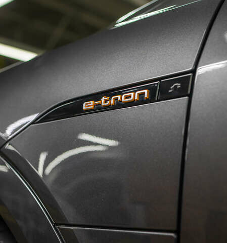 Серый Ауди E-Tron, объемом двигателя 0 л и пробегом 73 тыс. км за 38900 $, фото 26 на Automoto.ua
