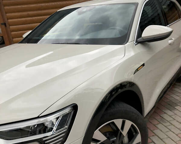Серый Ауди E-Tron, объемом двигателя 0 л и пробегом 46 тыс. км за 36900 $, фото 8 на Automoto.ua