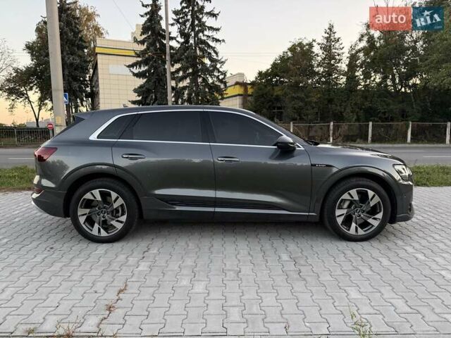 Серый Ауди E-Tron, объемом двигателя 0 л и пробегом 44 тыс. км за 33900 $, фото 31 на Automoto.ua