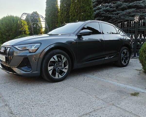 Серый Ауди E-Tron, объемом двигателя 0 л и пробегом 110 тыс. км за 33700 $, фото 18 на Automoto.ua