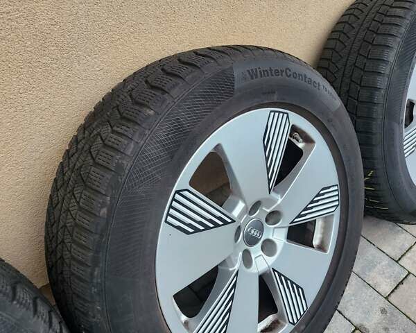 Сірий Ауді E-Tron, об'ємом двигуна 0 л та пробігом 117 тис. км за 27200 $, фото 27 на Automoto.ua
