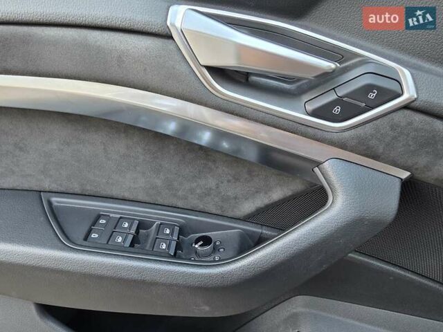 Серый Ауди E-Tron, объемом двигателя 0 л и пробегом 43 тыс. км за 29999 $, фото 19 на Automoto.ua
