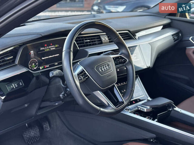 Серый Ауди E-Tron, объемом двигателя 0 л и пробегом 70 тыс. км за 42850 $, фото 24 на Automoto.ua