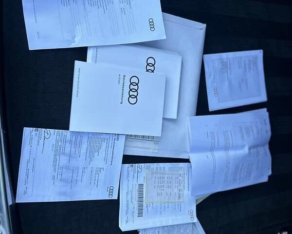 Серый Ауди E-Tron, объемом двигателя 0 л и пробегом 59 тыс. км за 37396 $, фото 38 на Automoto.ua