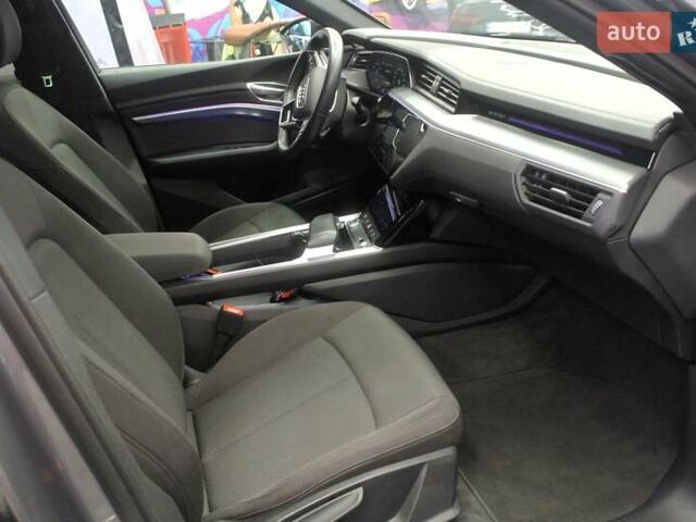 Серый Ауди E-Tron, объемом двигателя 0 л и пробегом 60 тыс. км за 29990 $, фото 22 на Automoto.ua