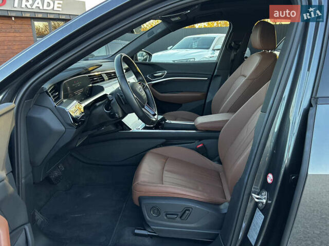 Серый Ауди E-Tron, объемом двигателя 0 л и пробегом 70 тыс. км за 42850 $, фото 21 на Automoto.ua