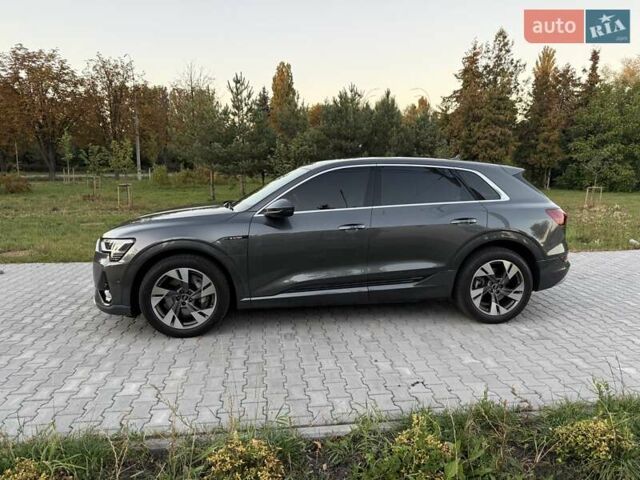 Серый Ауди E-Tron, объемом двигателя 0 л и пробегом 44 тыс. км за 33900 $, фото 39 на Automoto.ua