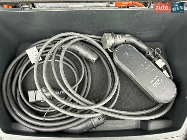 Серый Ауди E-Tron, объемом двигателя 0 л и пробегом 94 тыс. км за 35500 $, фото 10 на Automoto.ua