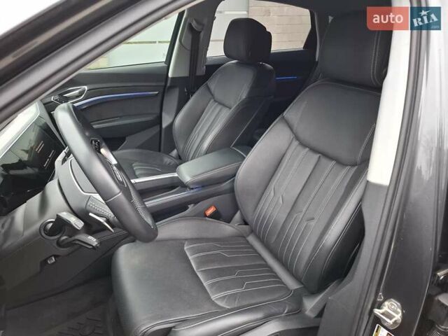 Сірий Ауді E-Tron, об'ємом двигуна 0 л та пробігом 43 тис. км за 41999 $, фото 13 на Automoto.ua