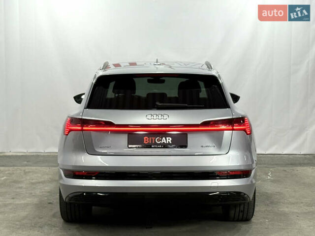 Серый Ауди E-Tron, объемом двигателя 0 л и пробегом 44 тыс. км за 33000 $, фото 7 на Automoto.ua