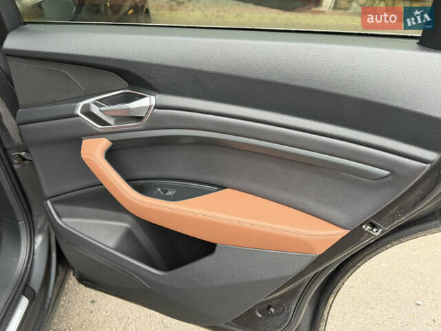 Серый Ауди E-Tron, объемом двигателя 0 л и пробегом 126 тыс. км за 29999 $, фото 42 на Automoto.ua