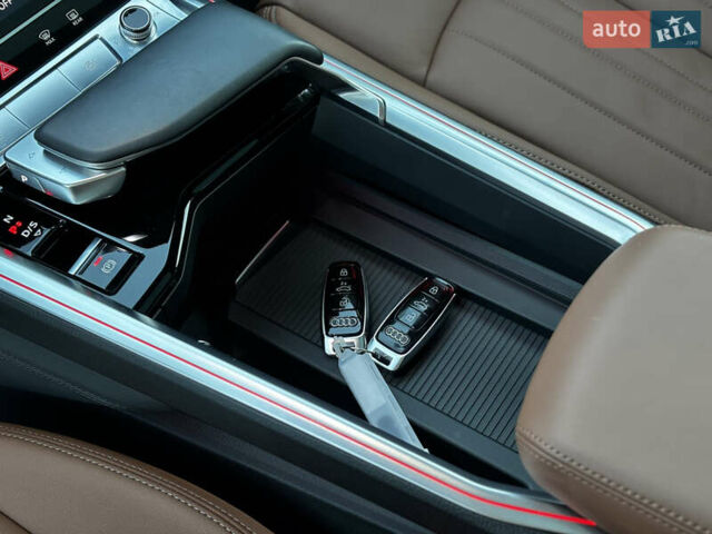 Серый Ауди E-Tron, объемом двигателя 0 л и пробегом 70 тыс. км за 42850 $, фото 39 на Automoto.ua