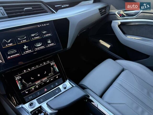 Серый Ауди E-Tron, объемом двигателя 0 л и пробегом 44 тыс. км за 33900 $, фото 51 на Automoto.ua