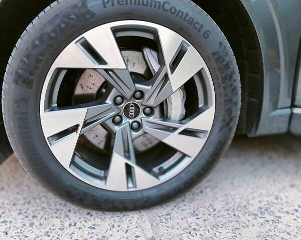 Серый Ауди E-Tron, объемом двигателя 0 л и пробегом 110 тыс. км за 33700 $, фото 25 на Automoto.ua