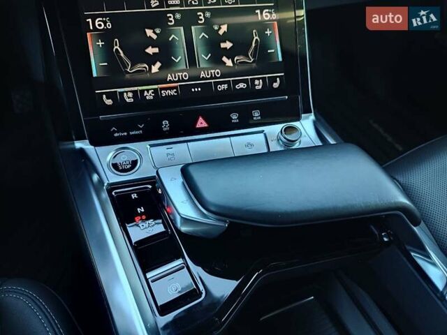 Серый Ауди E-Tron, объемом двигателя 0 л и пробегом 81 тыс. км за 34800 $, фото 38 на Automoto.ua
