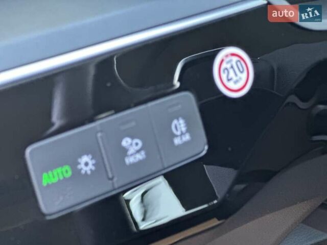 Серый Ауди E-Tron, объемом двигателя 0 л и пробегом 56 тыс. км за 34200 $, фото 23 на Automoto.ua