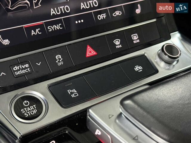 Серый Ауди E-Tron, объемом двигателя 0 л и пробегом 44 тыс. км за 33000 $, фото 21 на Automoto.ua