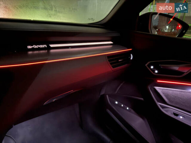 Серый Ауди E-Tron, объемом двигателя 0 л и пробегом 32 тыс. км за 41990 $, фото 19 на Automoto.ua