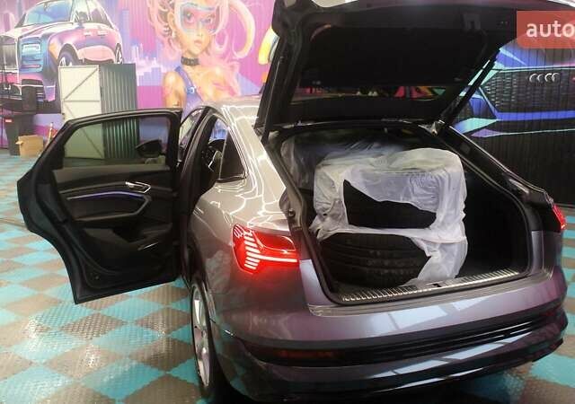 Серый Ауди E-Tron, объемом двигателя 0 л и пробегом 60 тыс. км за 29990 $, фото 33 на Automoto.ua